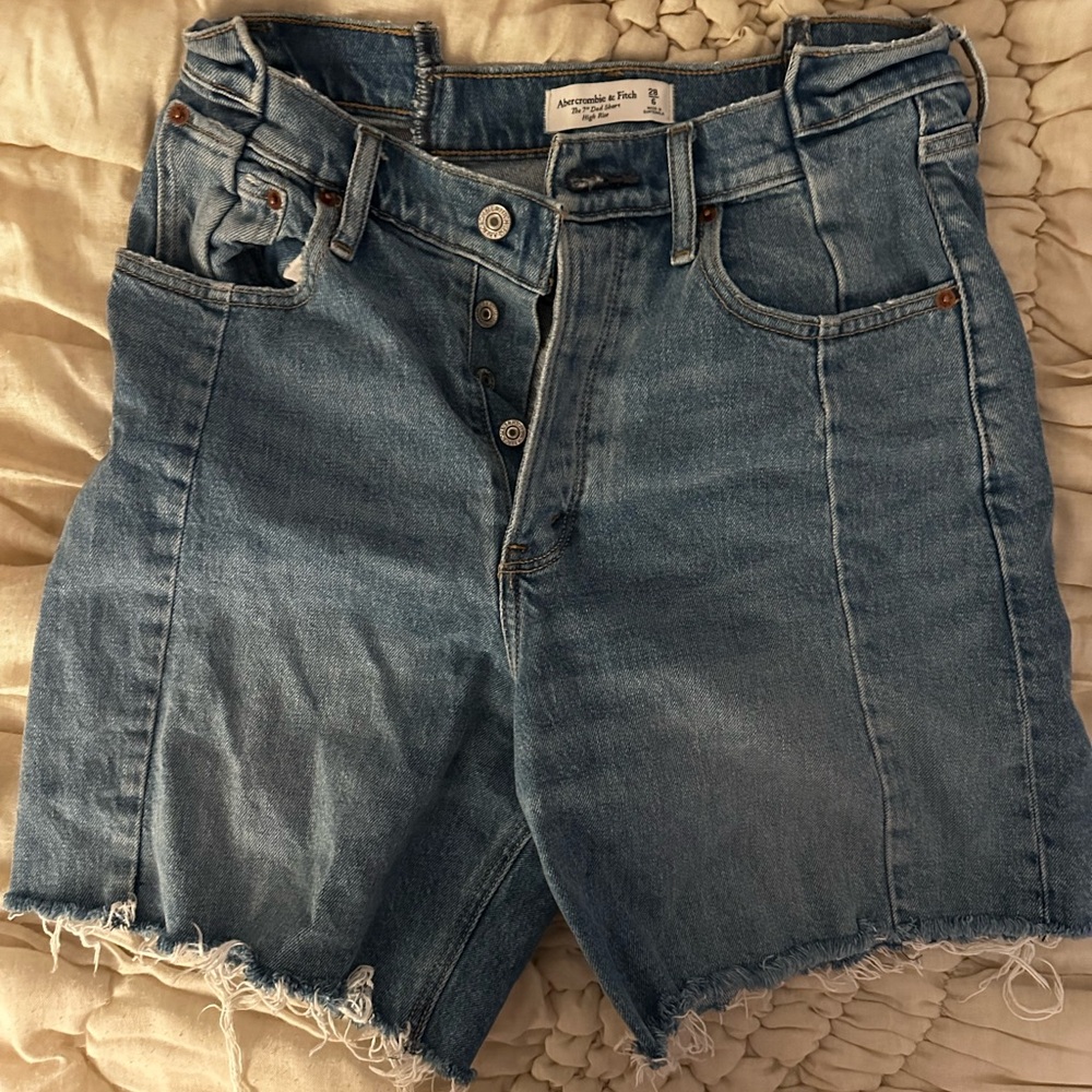 A&F Curve Love 7” Inseam Dad Shorts